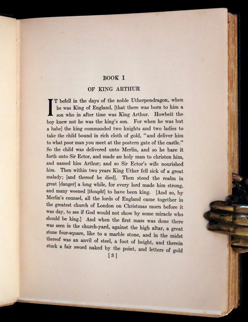 1917 Scarce First Edition - The Boy's King Arthur and His Knights of the Round Table illustrated by N. C. Wyeth.
