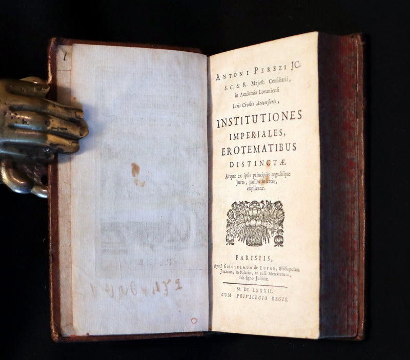 1692 Rare Law Book - INSTITUTIONES IMPERIALES EROTEMATIBUS DISTINCTÆ by Antonio Perez.