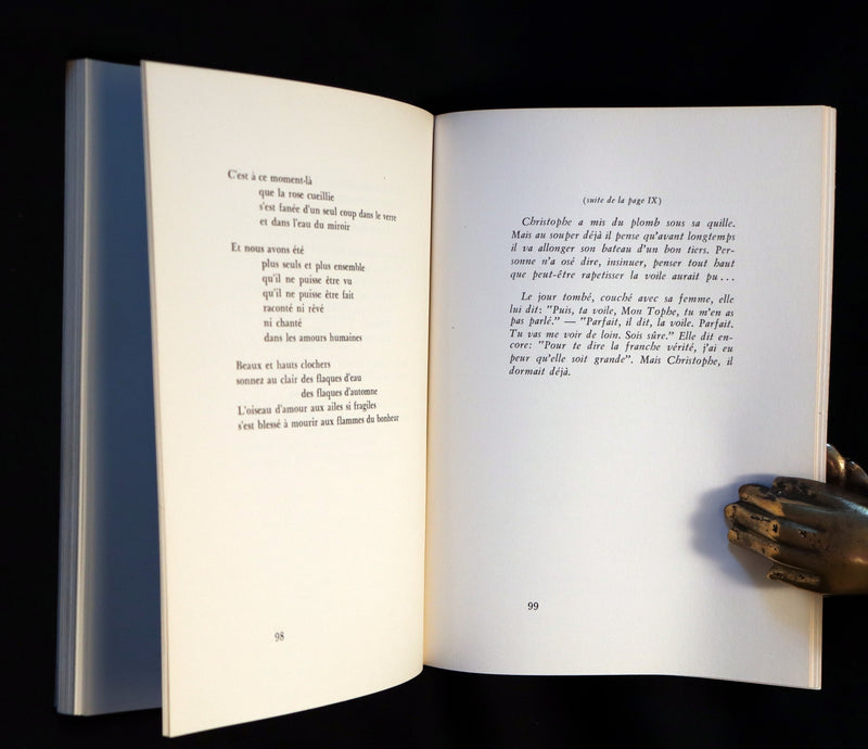 1971 Rare Book- Quebec Poet - Quand les bateaux s'en vont signed by Gilles VIGNEAULT.