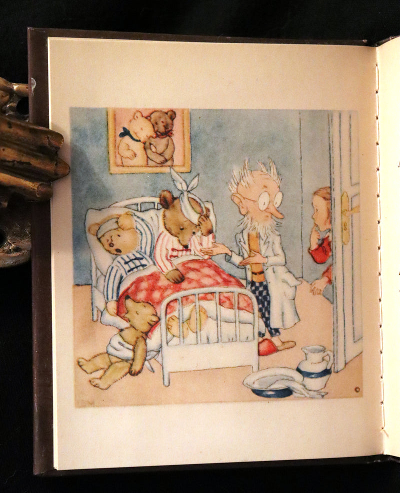 1943 Scarce First English Edition - The PET'S DOCTOR illustrated by Ida Bohatta Morpurgo.