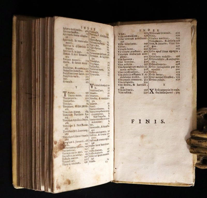 1726 Scarce Latin Vellum Book - Descriptiones Oratoriae ex probatissimis auctoribus excerptae by Gandutius Ioannes Baptista.