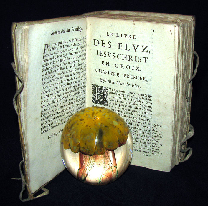 1643 Scarce French vellum Book - Le livre des Eluz. Jésus-Christ en Croix. First Edition.